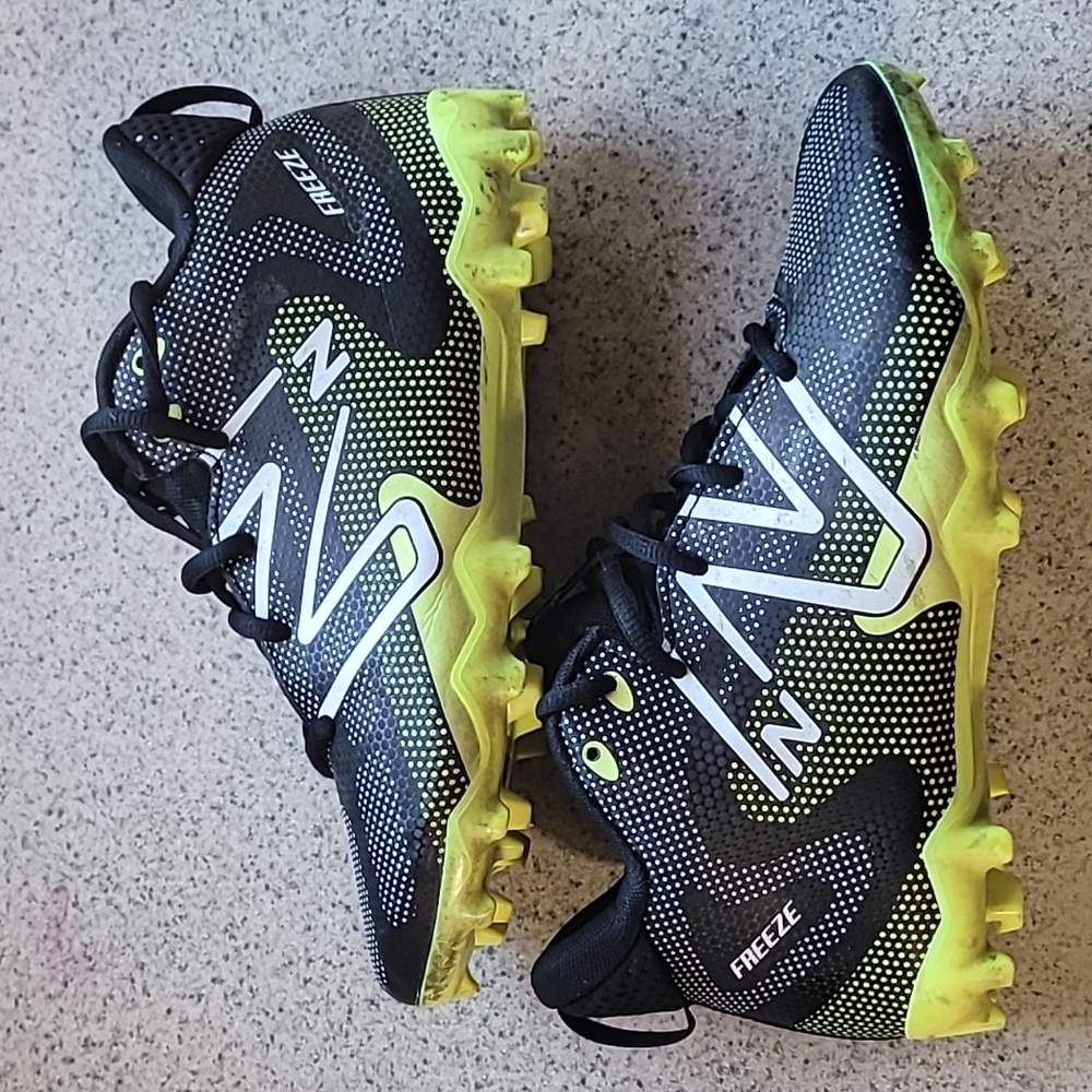 New Balance Freeze 4 lacrosse cleat big kid 5.5